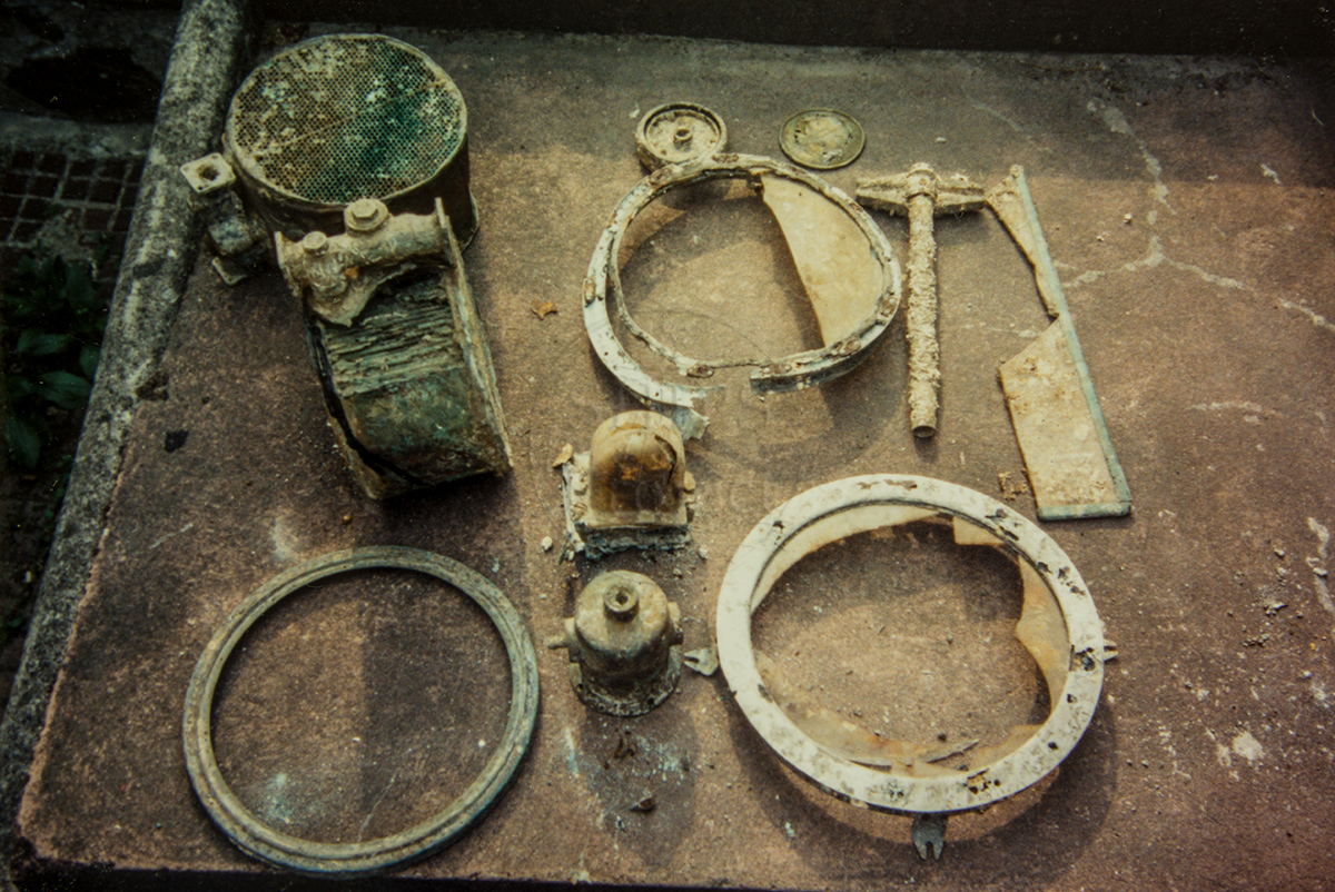 Parts from W6054 recovered by Neil Griffin [Peter Mitchell]